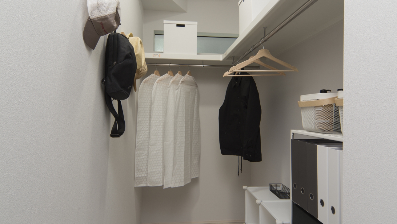 FAMILY CLOSET